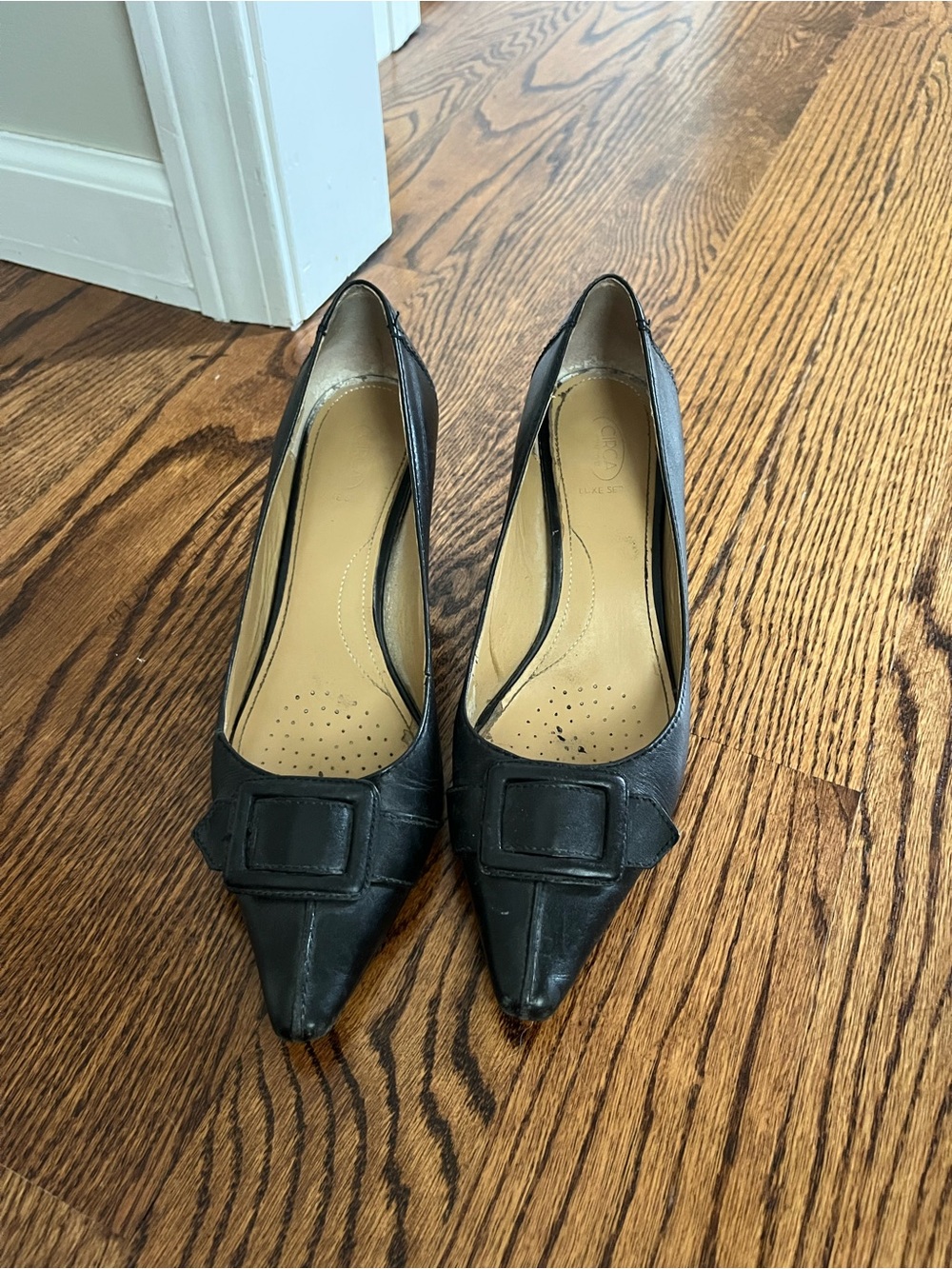 Vintage Circa Joan & David Women's Pumps with Decorative Buckle
